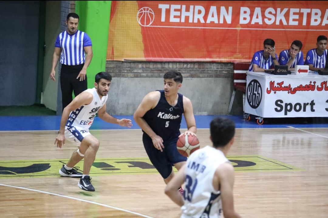 Arvin Aghajari surveying the defense while handling the ball