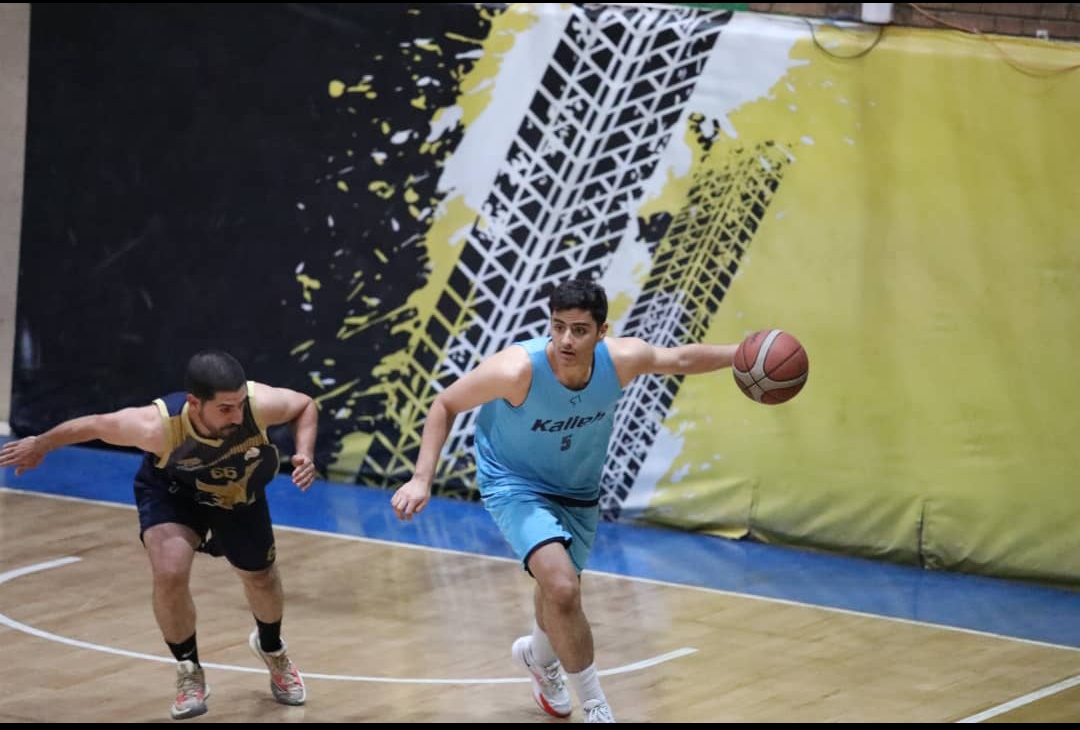 Arvin Aghajari driving with his right hand past a defender